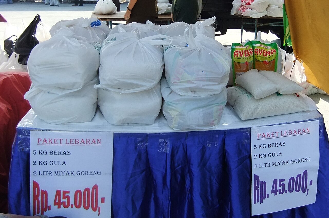 Penyaluran bansos tebingsyahbandar